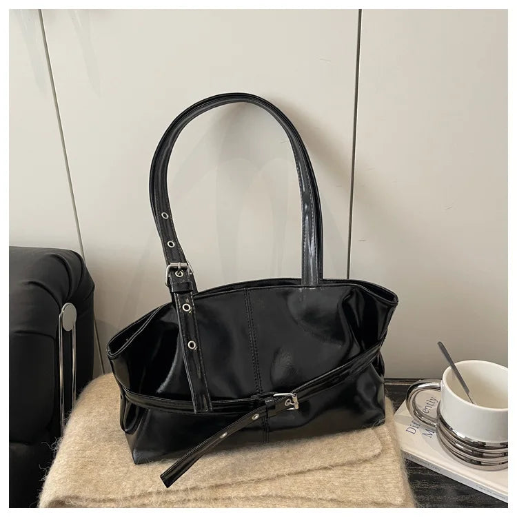 Luxury Wine Red Underarm Bag for Women Autumn/Winter Retro Commuter Shoulder Bag Casual Large Capacity Rivets Belt Totes