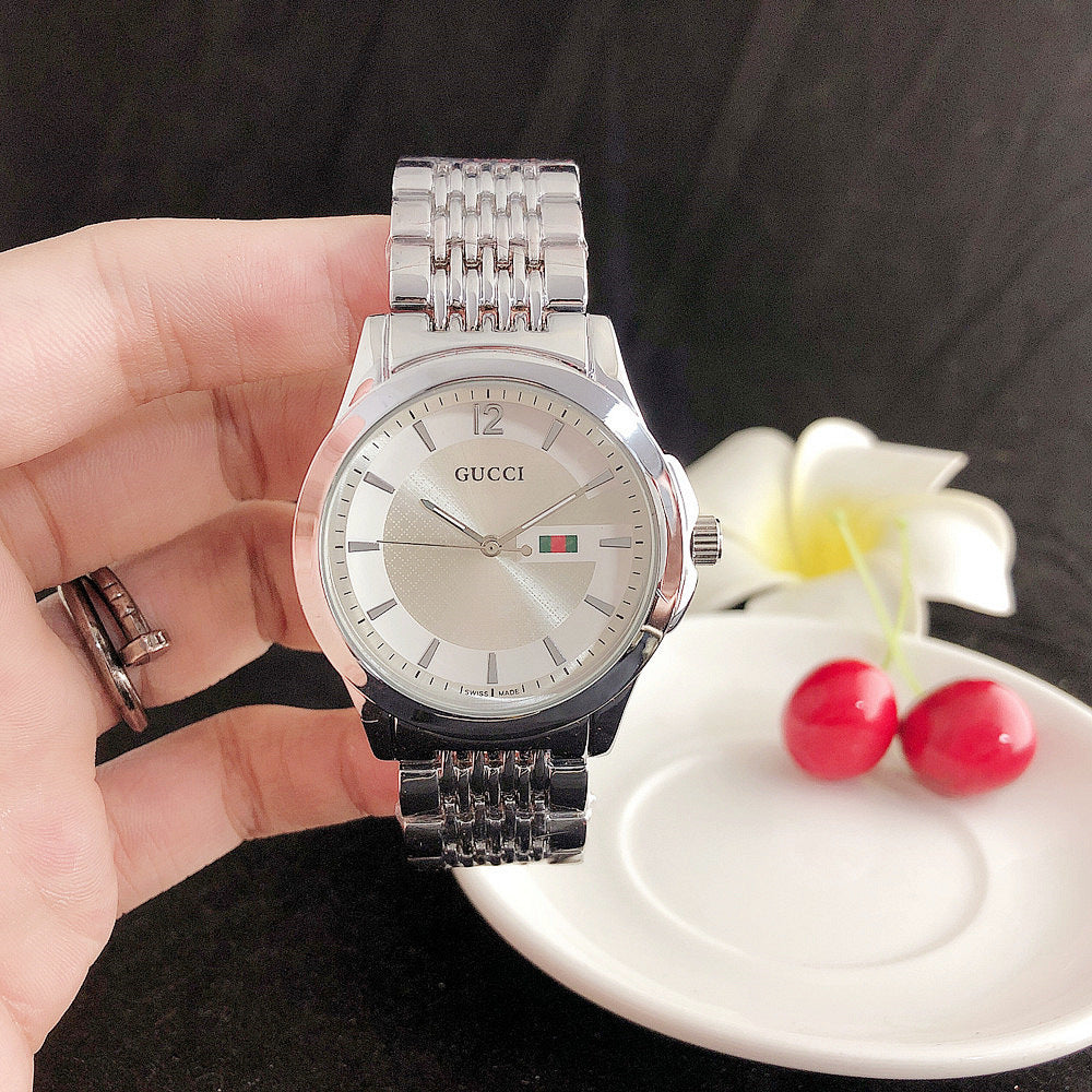 Stylish Custom Alloy Quartz Watches for Men and Women