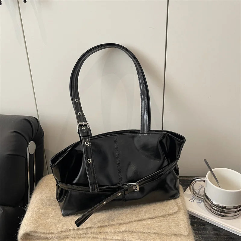 Luxury Wine Red Underarm Bag for Women Autumn/Winter Retro Commuter Shoulder Bag Casual Large Capacity Rivets Belt Totes